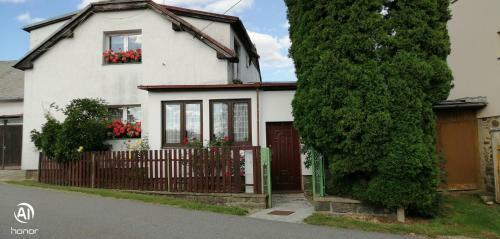 Apartamento Dvougenera?n� D?m Se Zahradou