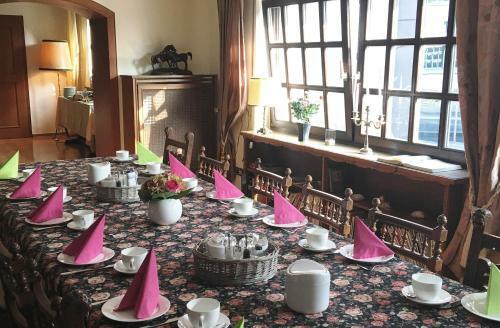 Hostal Heinrichs Winery Bed & Breakfast