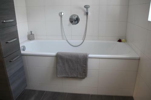 Apartamento Chiemsee-edelwei� Ferienwohnung