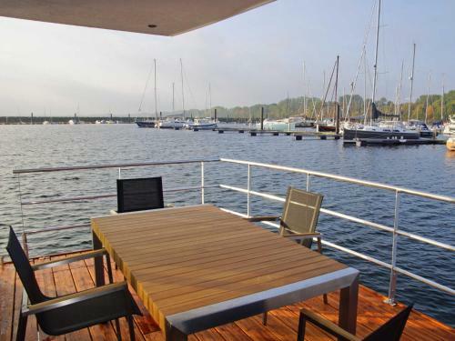 Floating 44 Boltenhagen