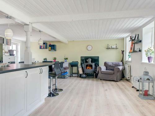 Three-bedroom Holiday Home In Aakirkeby 9