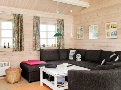 Two-bedroom Holiday Home In Glesborg 3