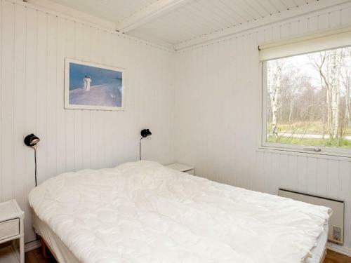 Three-bedroom Holiday Home In L�s� 4