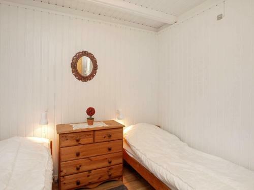 Three-bedroom Holiday Home In L�s� 4