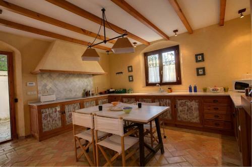 San Pedro Villa Sleeps 6 Pool Wifi