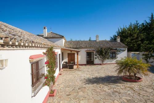 San Pedro Villa Sleeps 6 Pool Wifi