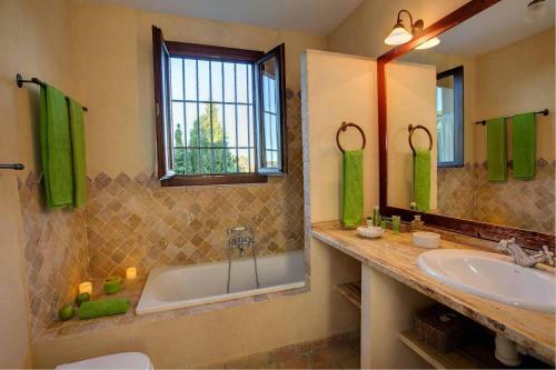 San Pedro Villa Sleeps 6 Pool Wifi