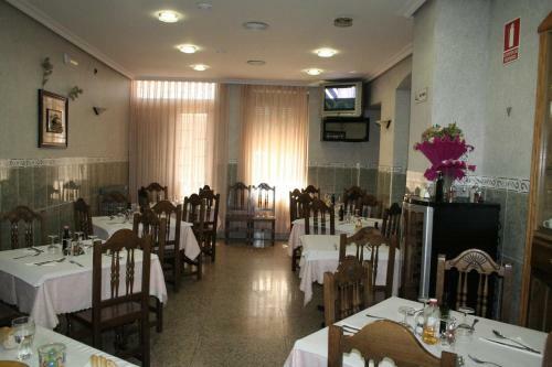 Albergue Hostal Restaurante Raton