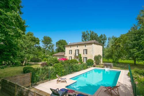 Bearnes Villa Sleeps 8 Pool Wifi