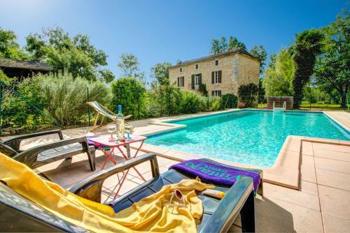 Bearnes Villa Sleeps 8 Pool Wifi