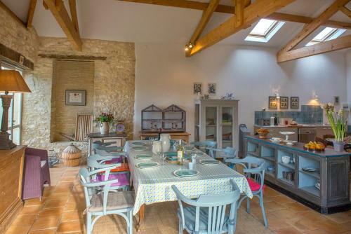 Bearnes Villa Sleeps 8 Pool Wifi