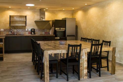 Le Puy Carmin - Gite 12 Personnes Avec Jacuzzi
