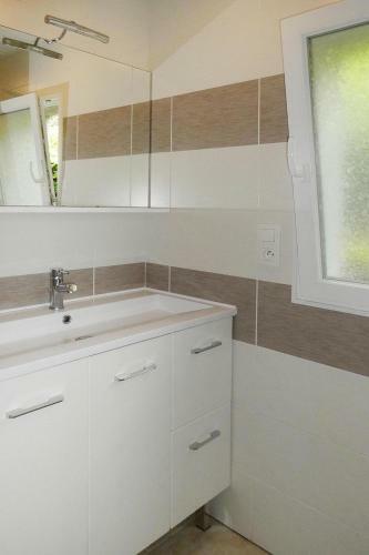 Holiday Home Beuzec-cap-sizun - Bre06292-f