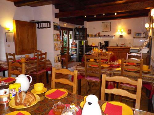 Hostal A L'arc En Ciel