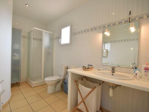 Elegant Villa In Bize-minervois With Pool
