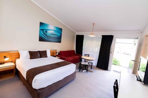 Bay Hotel Motel