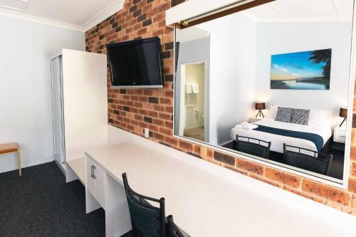 Bay Hotel Motel
