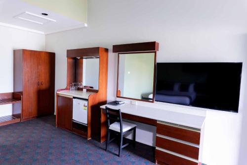 Bay Hotel Motel