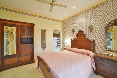 Lodge Cooroy Country Cottages