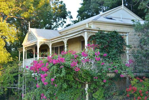 Lodge Cooroy Country Cottages