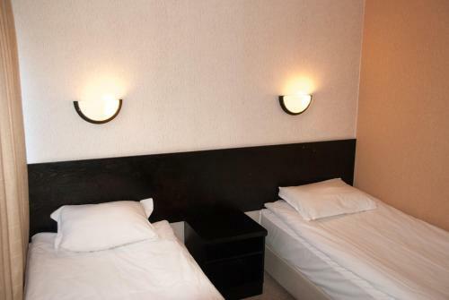 Everest Hotel