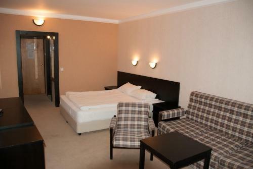 Everest Hotel