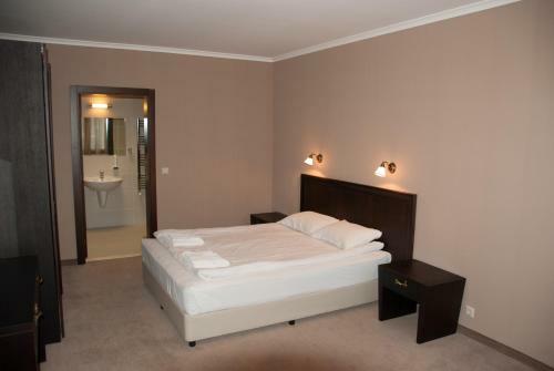 Everest Hotel