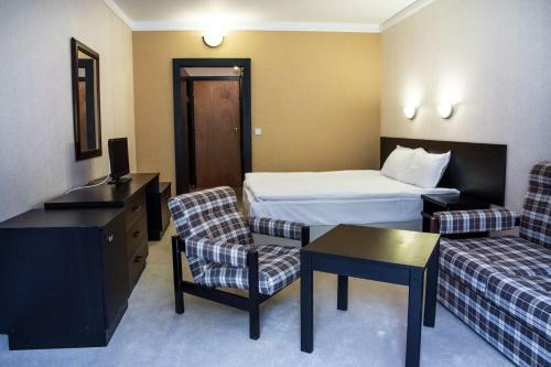 Everest Hotel