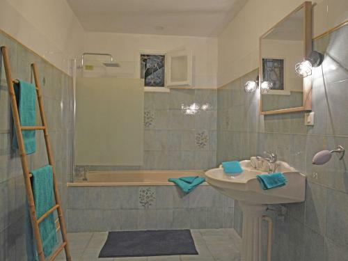 Villa Beautiful Bastide Near Forest In Brouzet-les-quissac