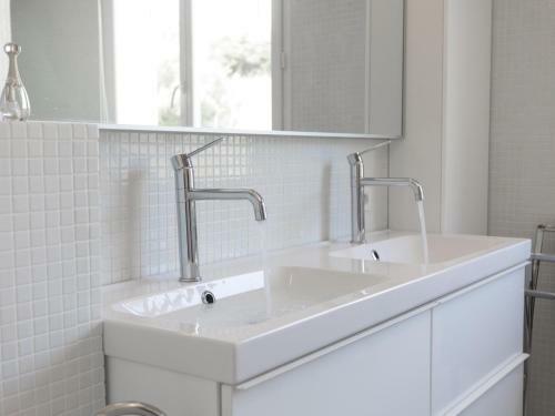 Lovely Villa In Castelnau-d'aude With Swimming Pool