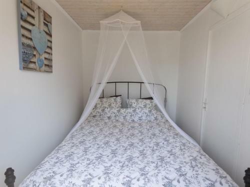 Lovely Villa In Castelnau-d'aude With Swimming Pool