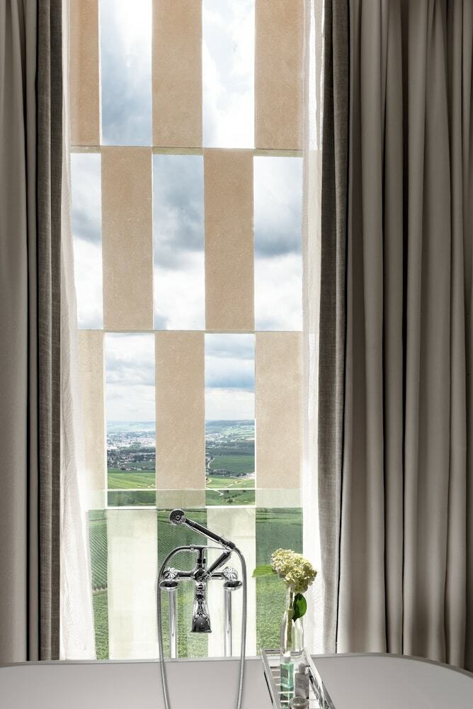 Royal Champagne Hotel & Spa