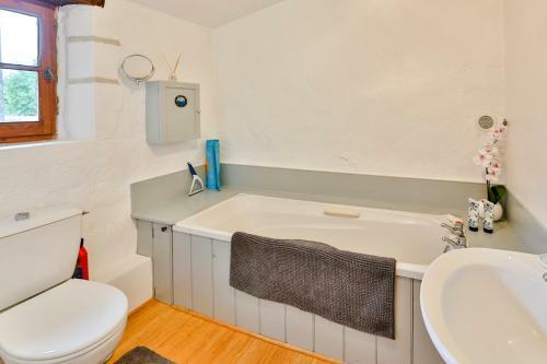 Chermignac Villa Sleeps 6 Pool