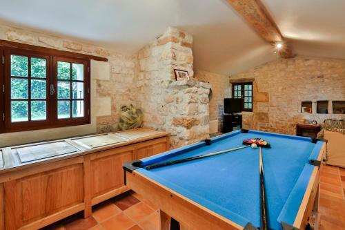 Chermignac Villa Sleeps 6 Pool