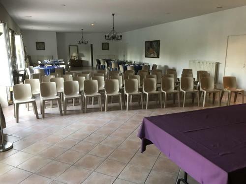 Hotel Logis Les Pigeons Blancs