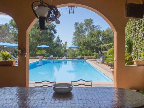 Sprawling Mansion In Frejus With Swimming Pool