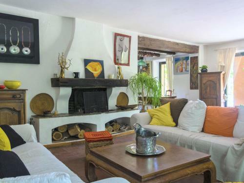 Sprawling Mansion In Frejus With Swimming Pool