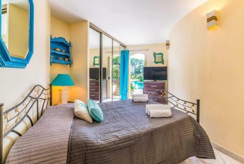 Puget-sur-argens Villa Sleeps 8 Wifi
