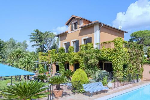 Villa Parasols
