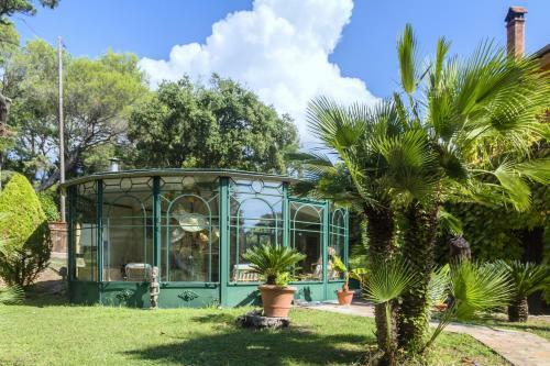 Villa Parasols