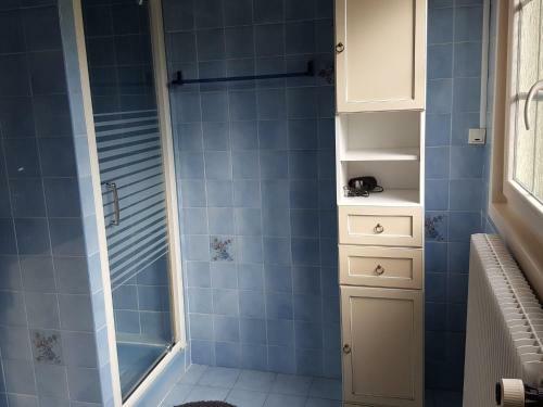 Spacious Holiday Home With Jacuzzi In Gueschart