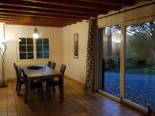 Spacious Holiday Home With Jacuzzi In Gueschart