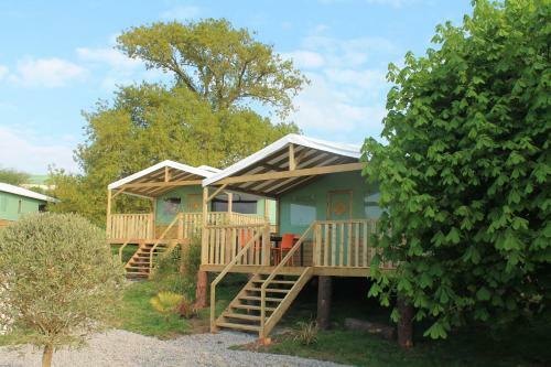 Emerald Coast Gites And Lodge