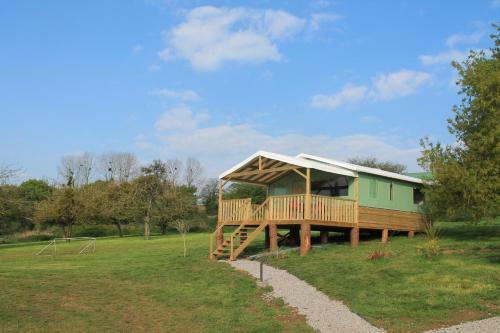 Emerald Coast Gites And Lodge