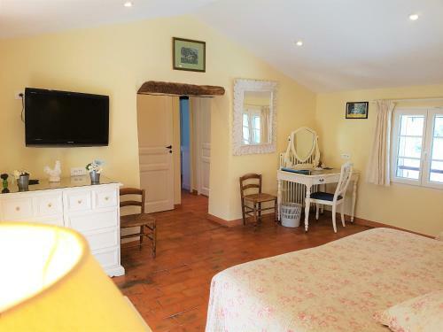 B&B With Charm, Quiet, Kitchen, Sw Pool.