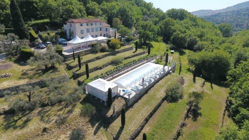 B&B With Charm, Quiet, Kitchen, Sw Pool.