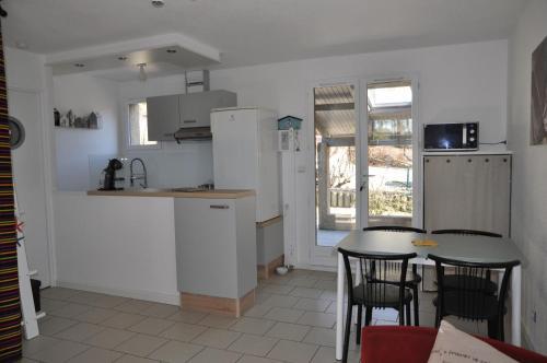 Jolie Petite Maison Jumel�e Pour 4 Pers. - 2070