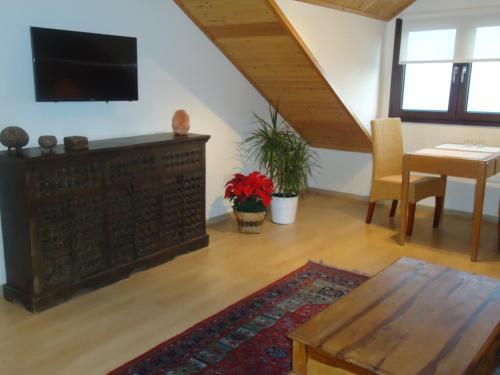 Petralona Apartment