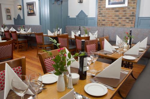 Leens Hotel
