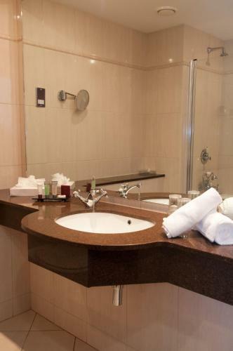 Carlton Shearwater Hotel